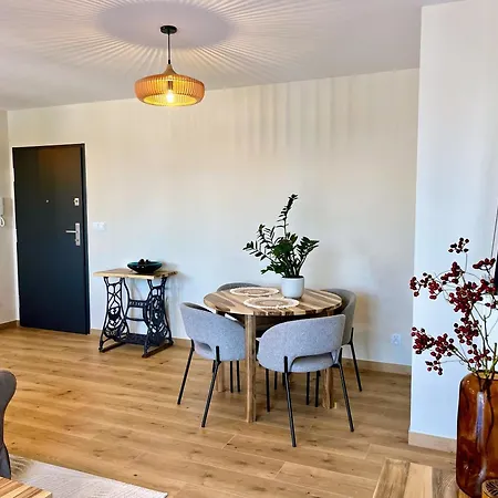 Nowy Saska, Z Parkingiem Апартаменты Краков